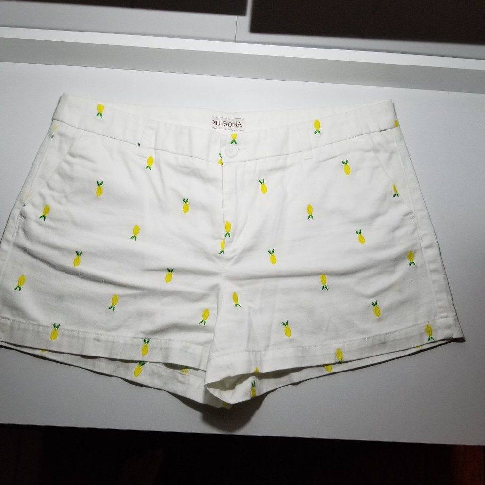 Merona Womens White shorts with pineapples yellow and green with pockets size 12